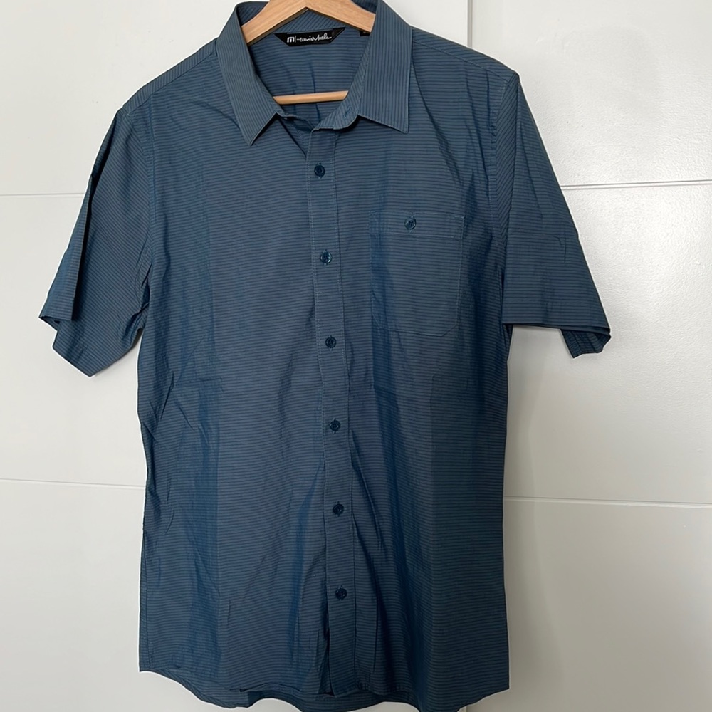 Travis Mathew short sleeve shirt size medium